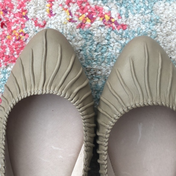 🆕 NWT Louise et Cie Ashlin Flats in Nude leather 9.5 Wide - Picture 6 of 7